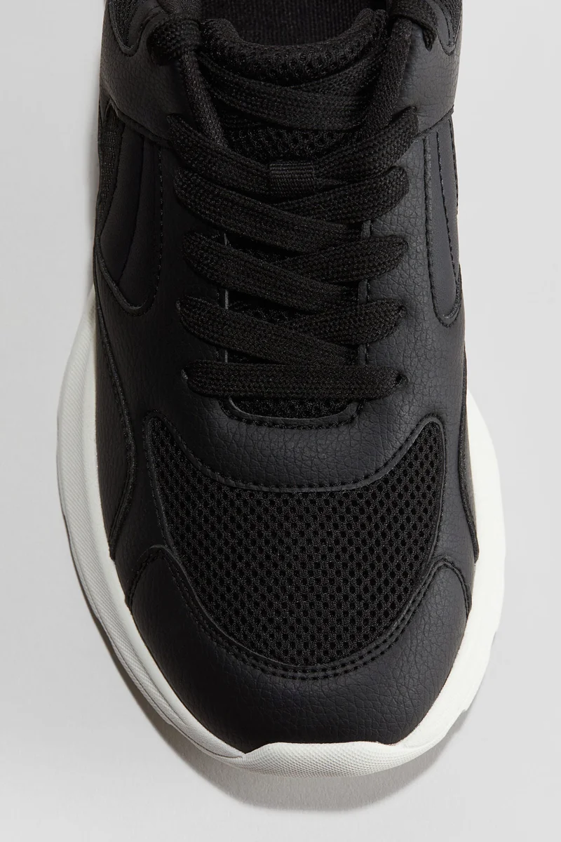 اتش اند ام حذاء رياضي