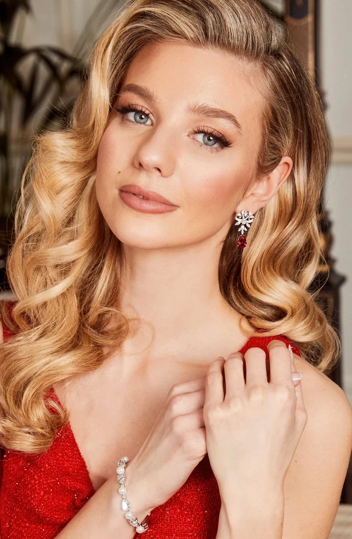 Versailles' Silver Drop Earrings with Red Crystal