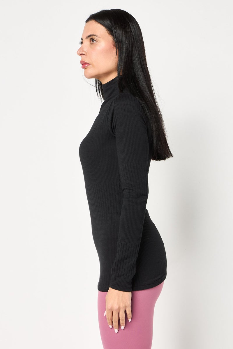 Nike تي شيرت يوغا نسائي ضيق بأكمام طويلة، أسود - Image 3