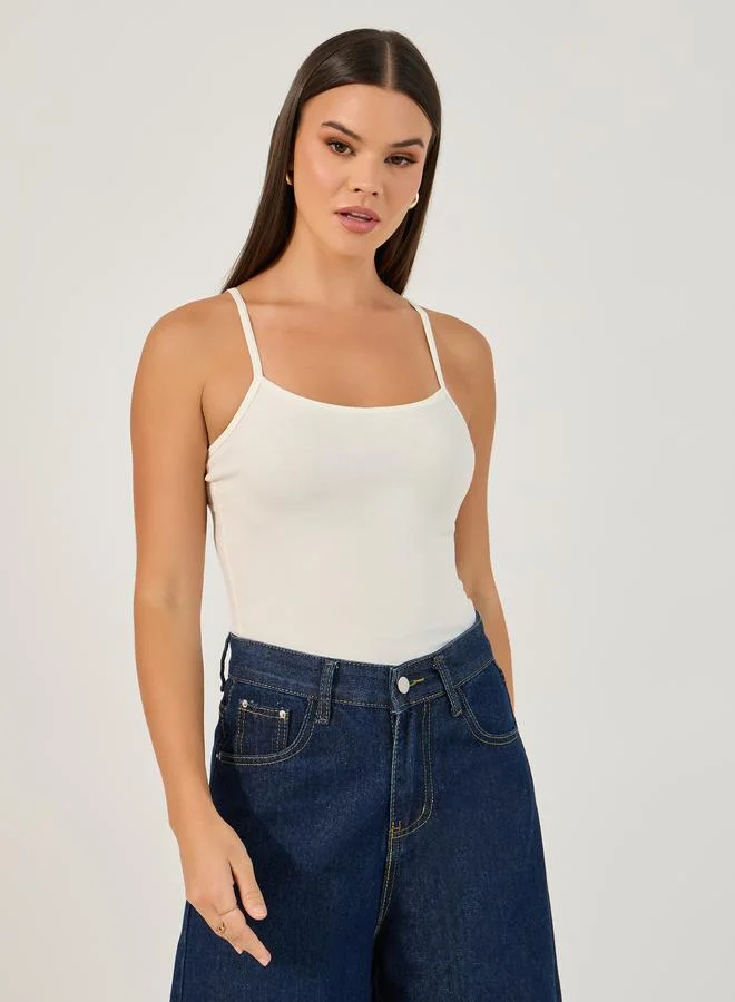 Styli Styli Strappy Scoop Neck Cropped Tank
