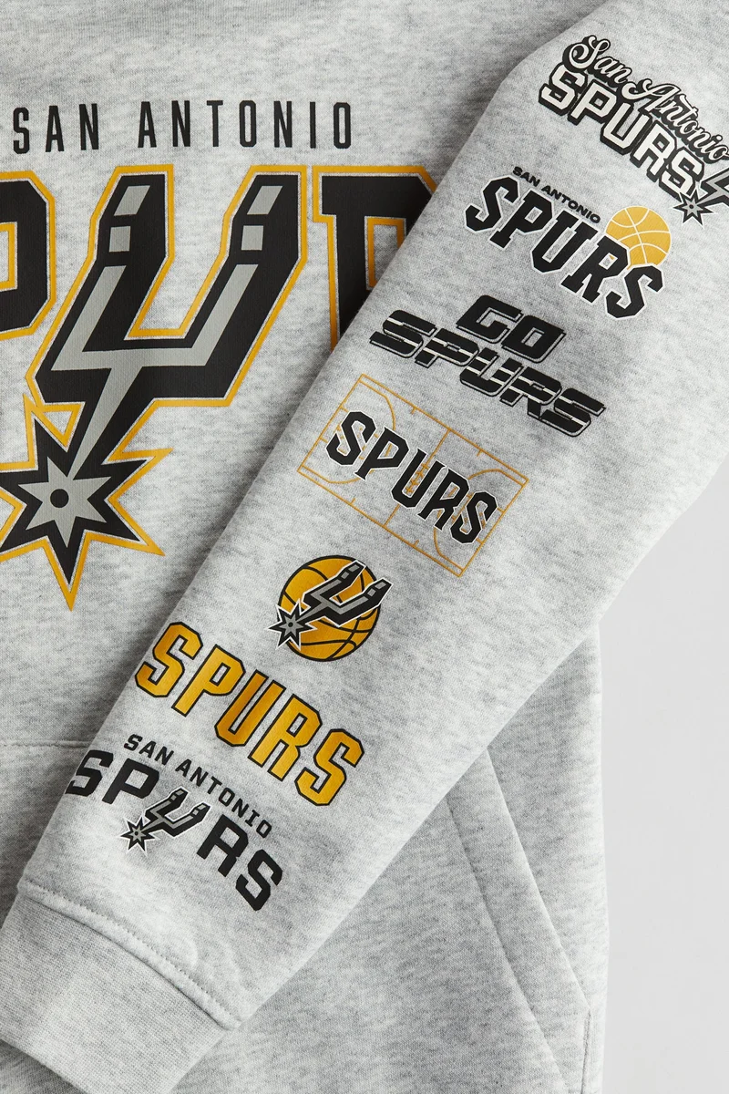 اتش اند ام هودي مزين بطبعة