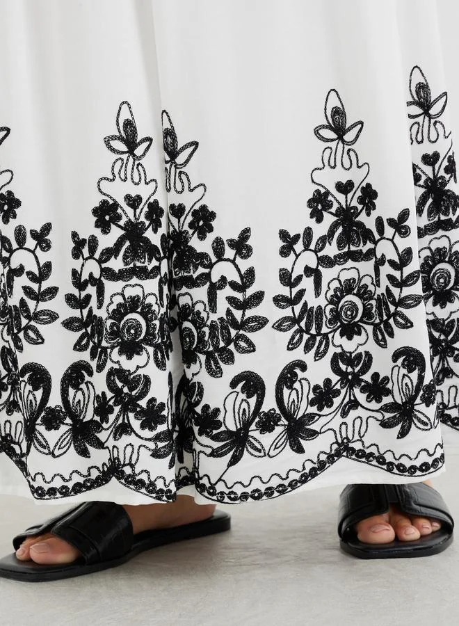 ستايلي جيبة ماكسي A-Line مطرزة من Styli