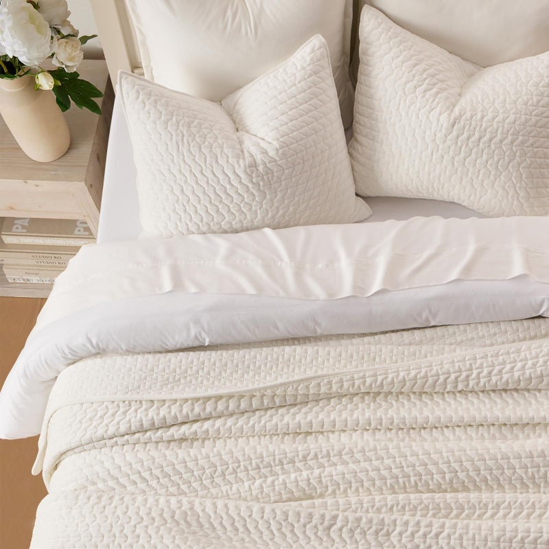 EVERGRACEHOME EVERGRACE Luxury Velvet Quilt Set King Size 3 Piece, Soft Cross-Stitch Velvet Comforter Set with Pillow Shams, Lightweight Coverlet Bedspread Bedding Set for All Seasons, Cream White - Image 2