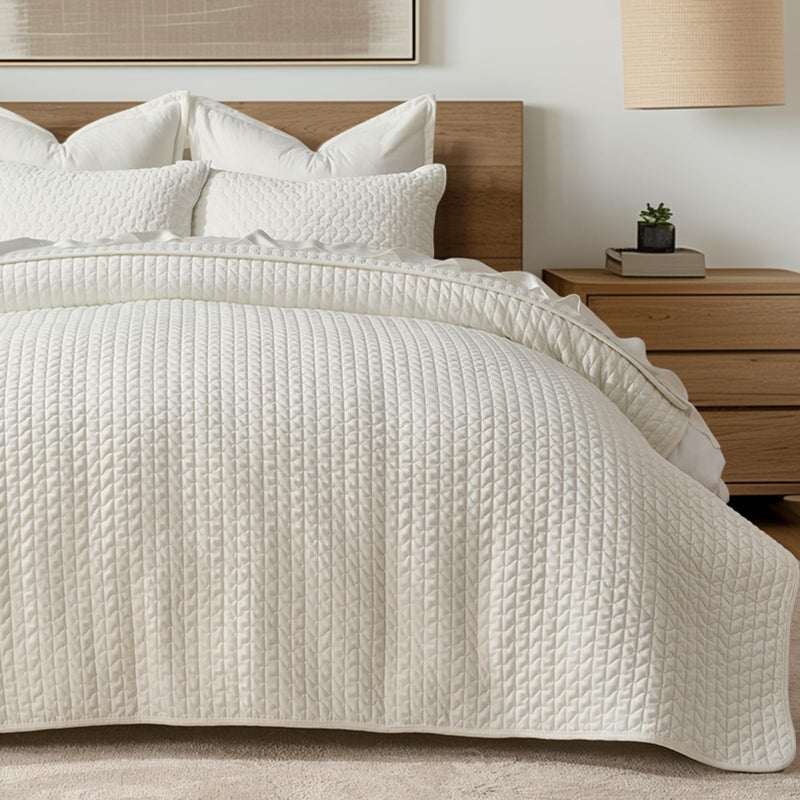 EVERGRACEHOME EVERGRACE Luxury Velvet Quilt Set King Size 3 Piece, Soft Cross-Stitch Velvet Comforter Set with Pillow Shams, Lightweight Coverlet Bedspread Bedding Set for All Seasons, Cream White - Image 1