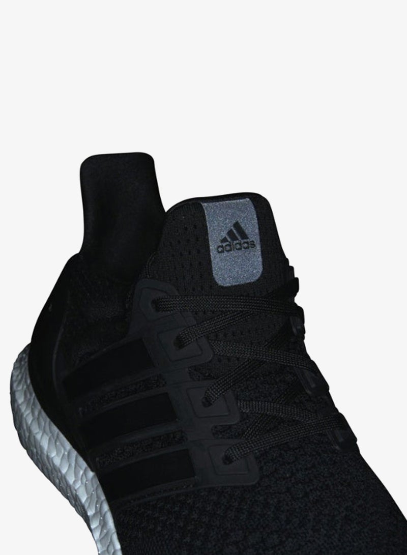 اديداس حذاء رياضي ألترا بوست . للرجال باللون الأسود - Image 4
