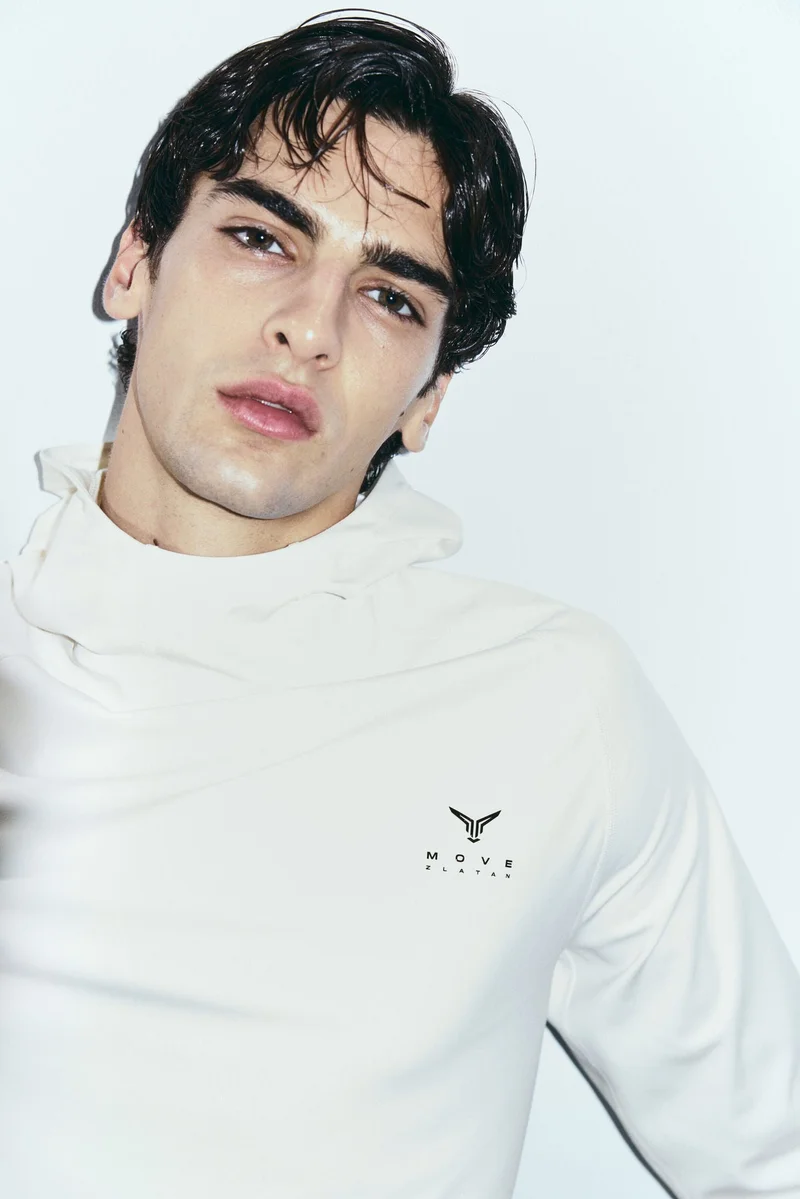 اتش اند ام هودي رياضي دافئ من نسيج ثيرمو موف™