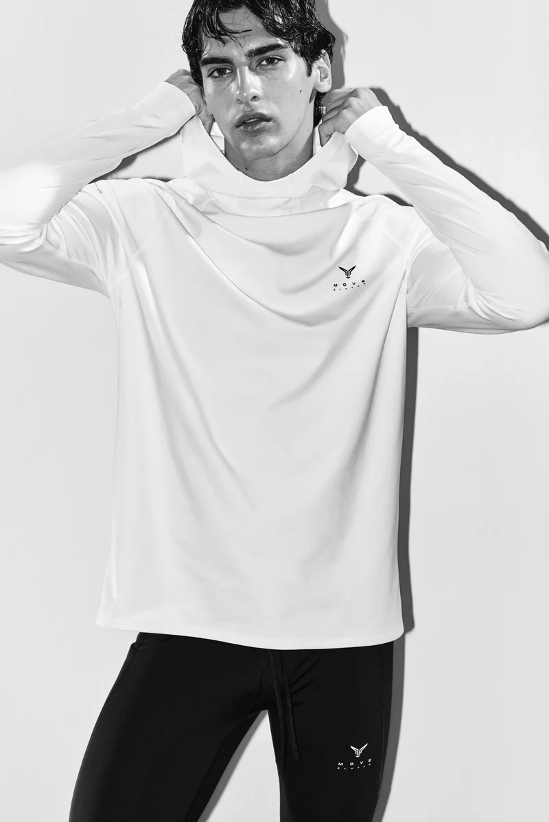 Warming sports hoodie with ThermoMove™