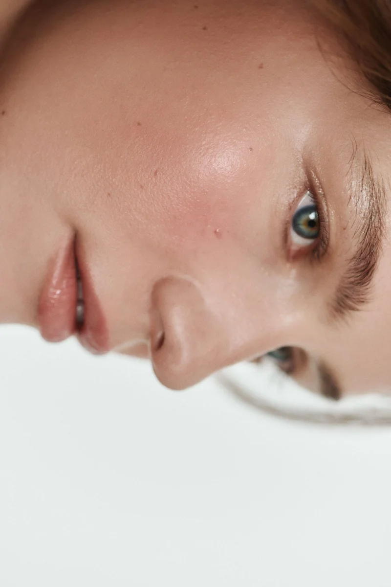 اتش اند ام بلاشر للشفاه والخدود