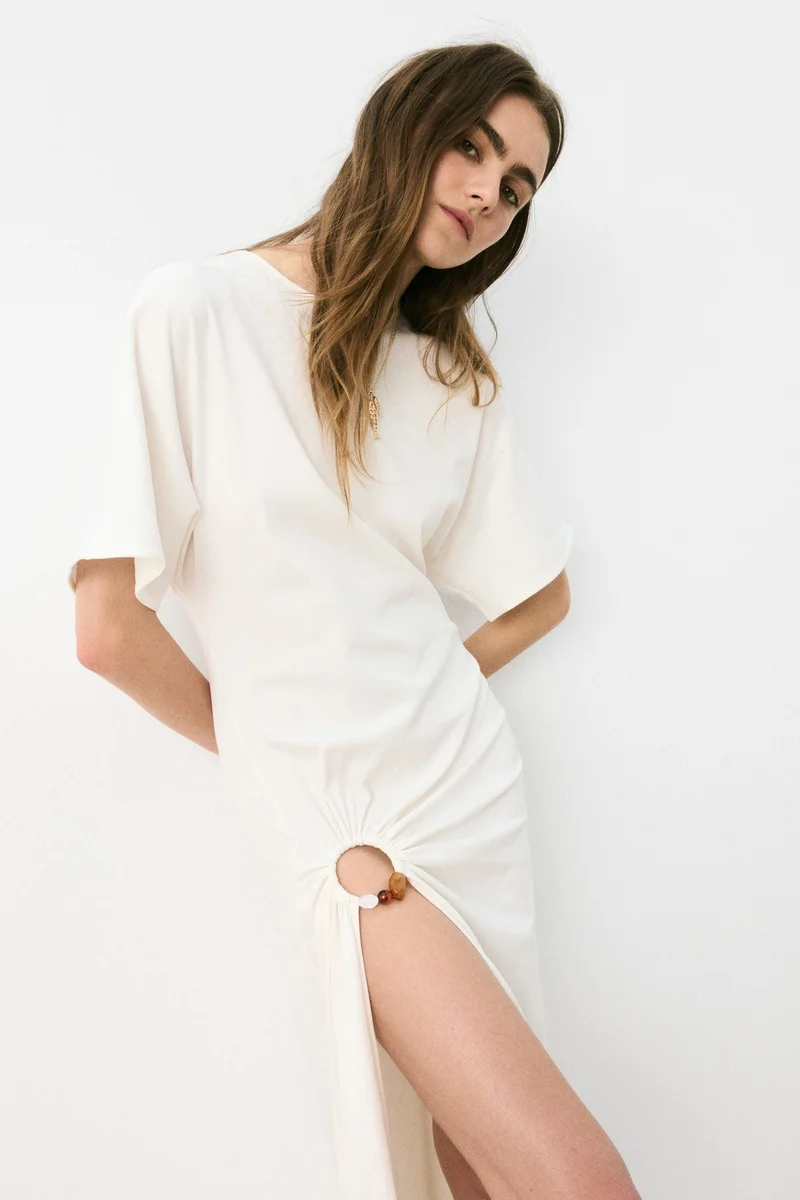 اتش اند ام فستان بفتحة من الأمام