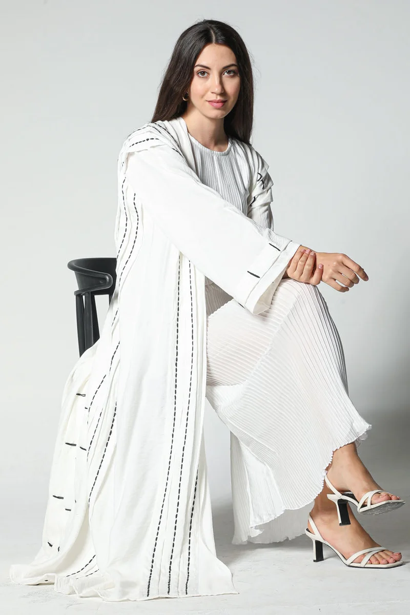 Moistreet Flared Sleeve Embroidered Abaya