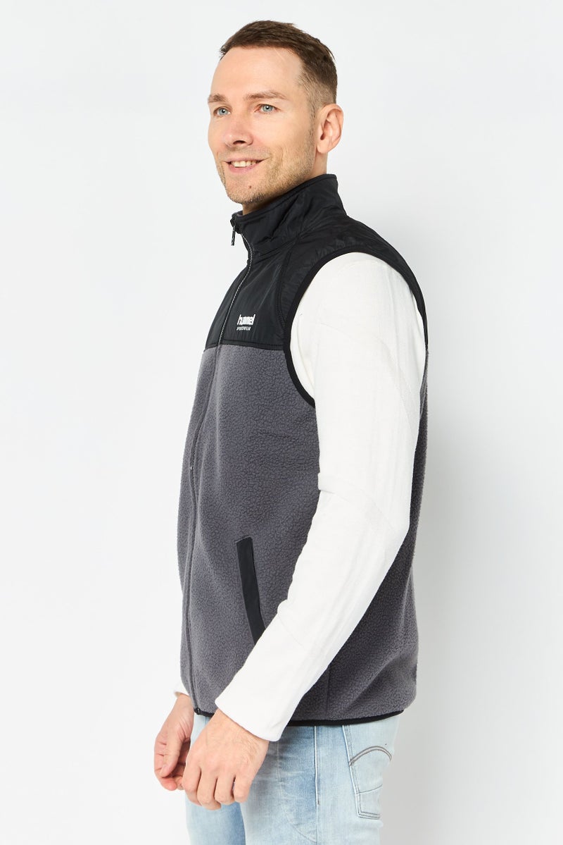 Hummel Men Sportswear Fit Sleeveless Outdoor Jacket Vest, Multicolor - Image 2