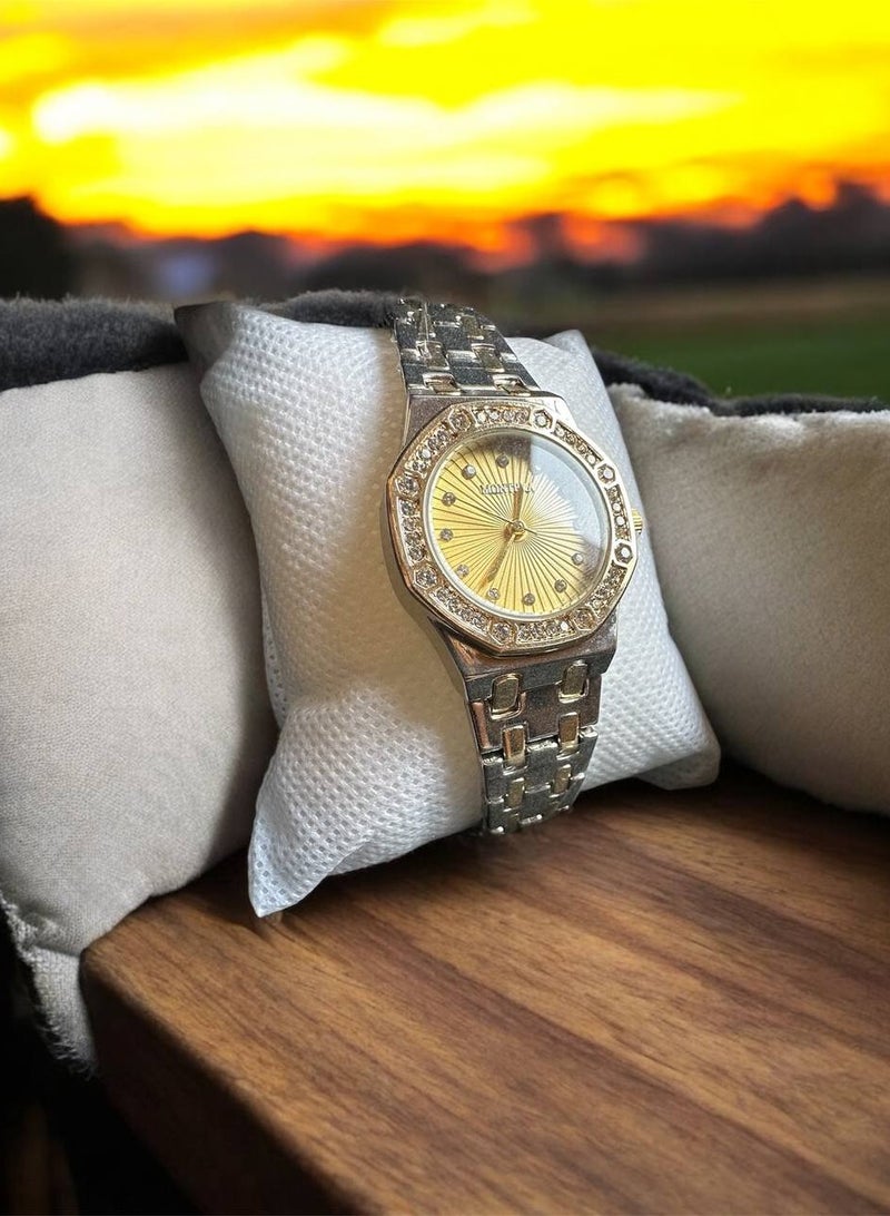 مونتيرا ساعة يد نسائية - وجه ذهبي مزين بحلي مع سوار معدني - Image 3