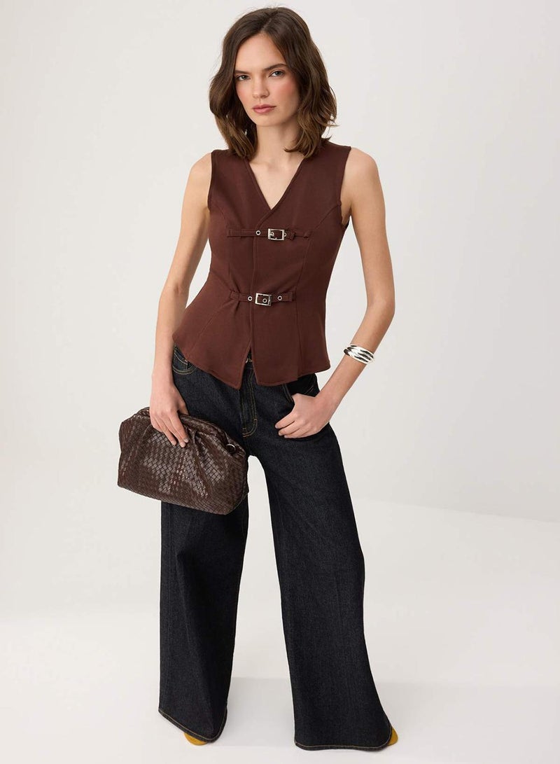 trendyol Brown Fitted/V-Neck Sleeveless Interlock Knitted Y Vest - Image 2