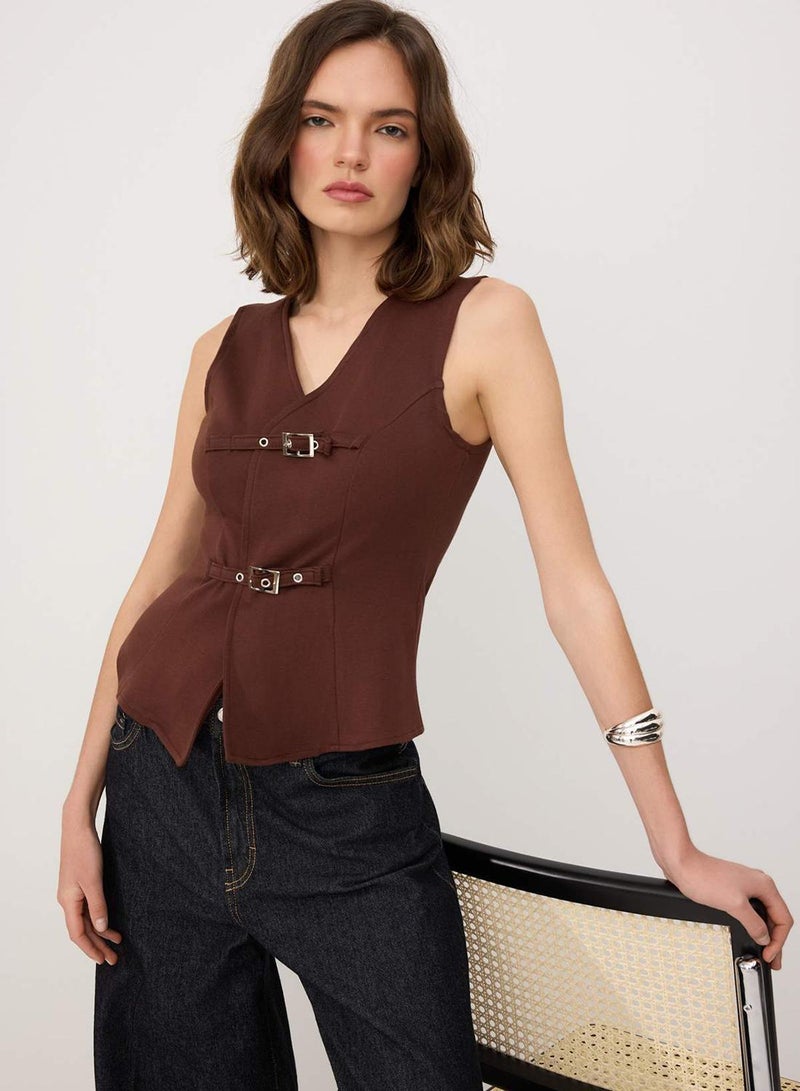 trendyol Brown Fitted/V-Neck Sleeveless Interlock Knitted Y Vest - Image 1