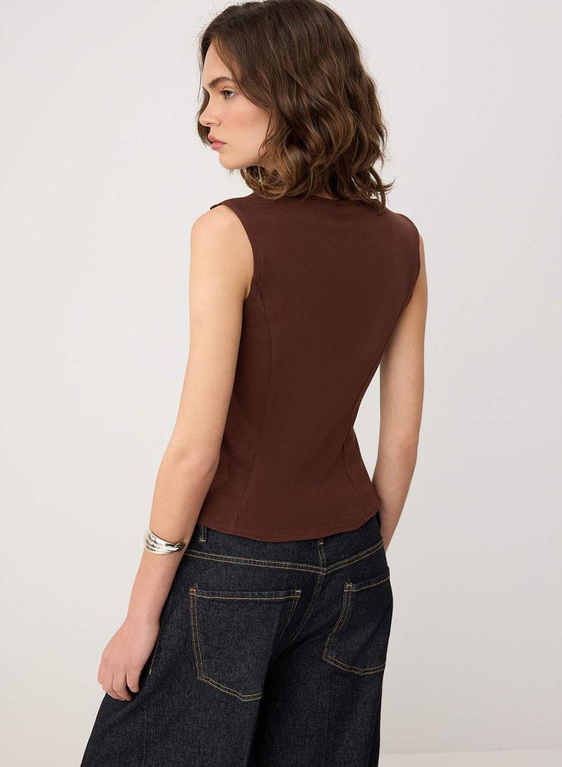trendyol Brown Fitted/V-Neck Sleeveless Interlock Knitted Y Vest - Image 4