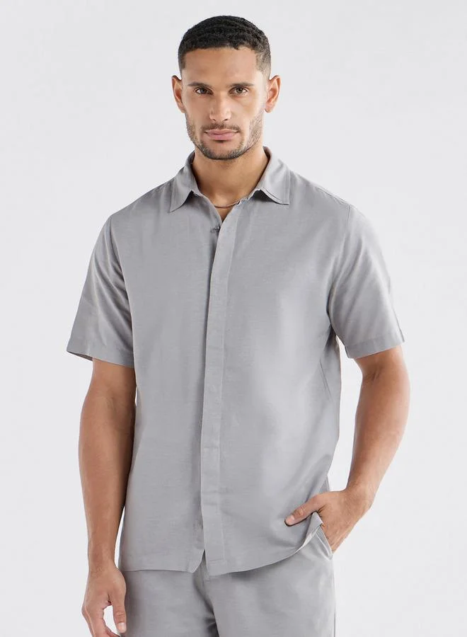 Splash FAV Regular Fit Solid Shirt with Short Sleeves