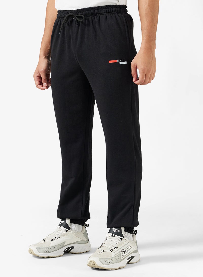 سفنتي فايف بيسيكس بنطلون رياضي بطبعة نصية وحافة مطاطية - Image 1