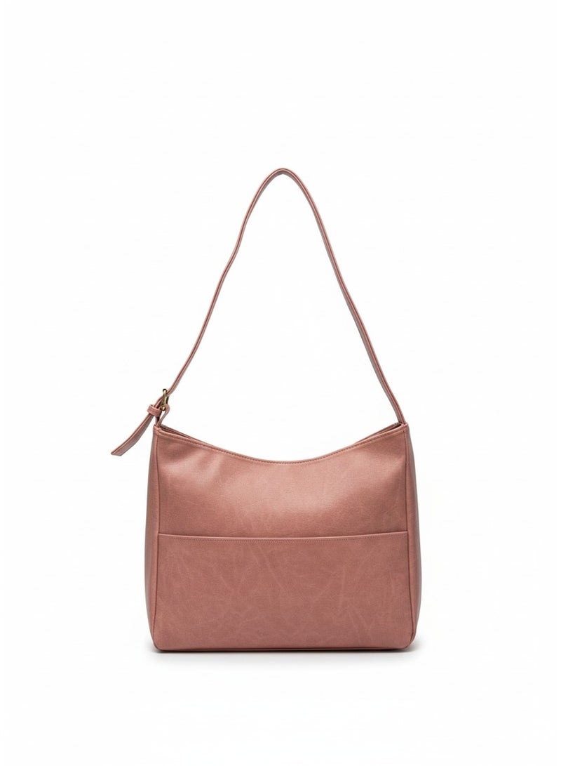 فيبراندا شنطة كتف أنيقة بلمعة عصرية وحجم عملي متوسط.