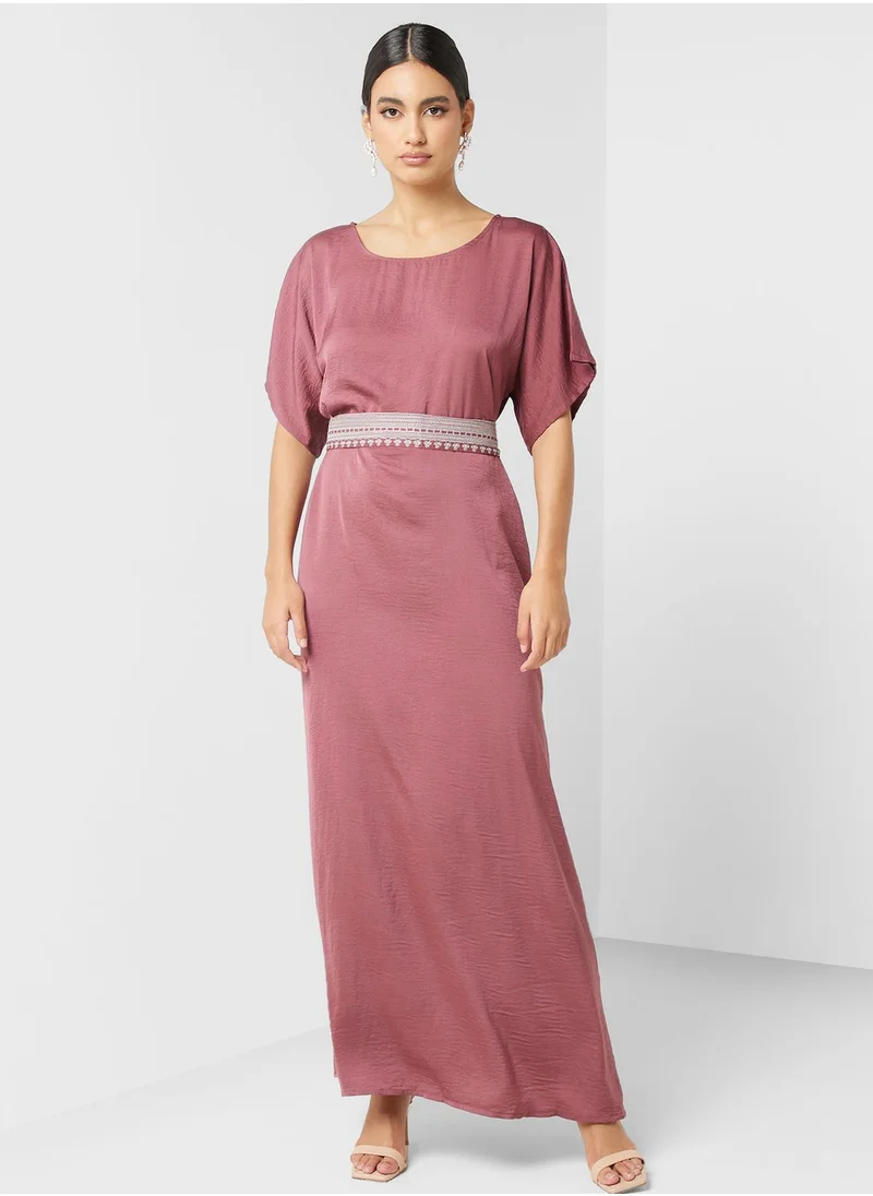 hayas closet Embroidered Cape Sleeve Abaya