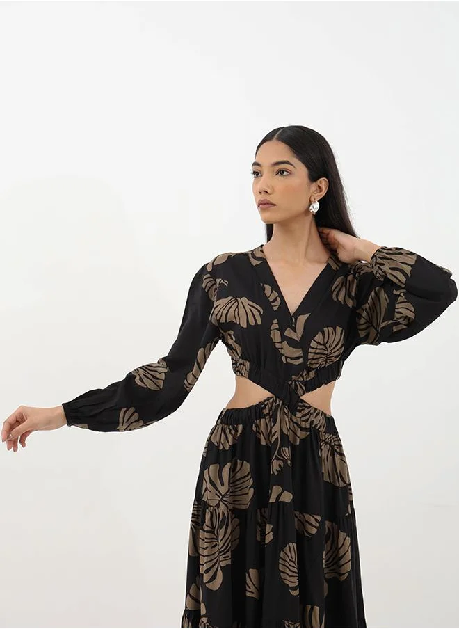 استوديو أول Enchanted Whispers Cut-out Maxi Dress