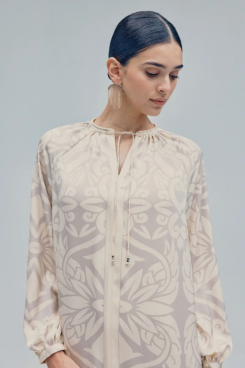 اتش اند ام فستان بأكمام واسعة