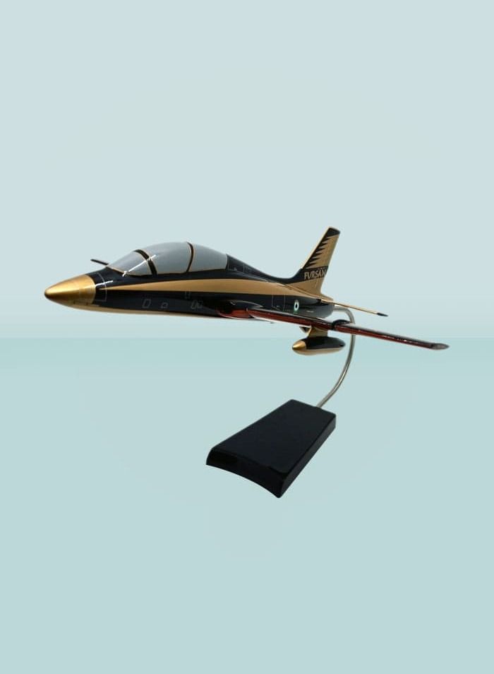 فايتر جيفتس MB-339 مقياس الفرسان الإمارات العربية المتحدة نموذج 1: 100 - Image 1