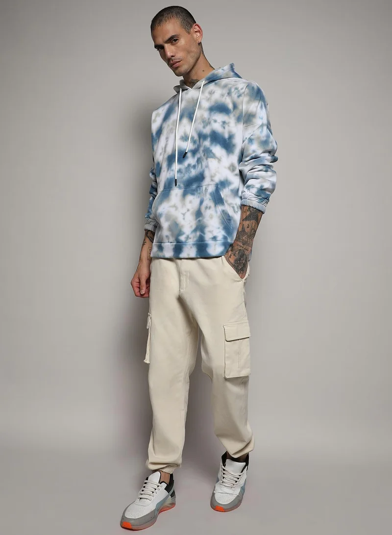 Campus Sutra Men's White & Indigo Blue Tie-Dye Hoodie With Kangaroo Pocket