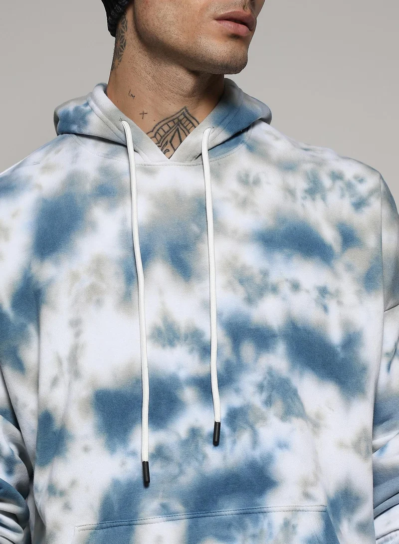 Campus Sutra Men's White & Indigo Blue Tie-Dye Hoodie With Kangaroo Pocket