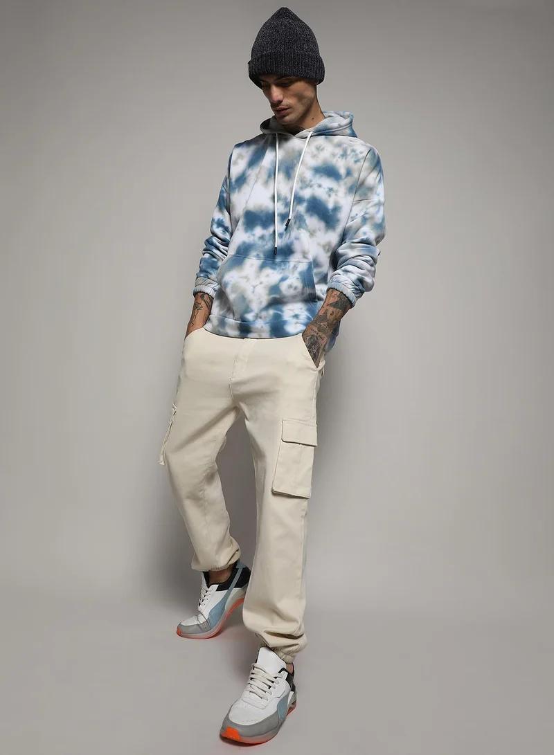 Campus Sutra Men's White & Indigo Blue Tie-Dye Hoodie With Kangaroo Pocket
