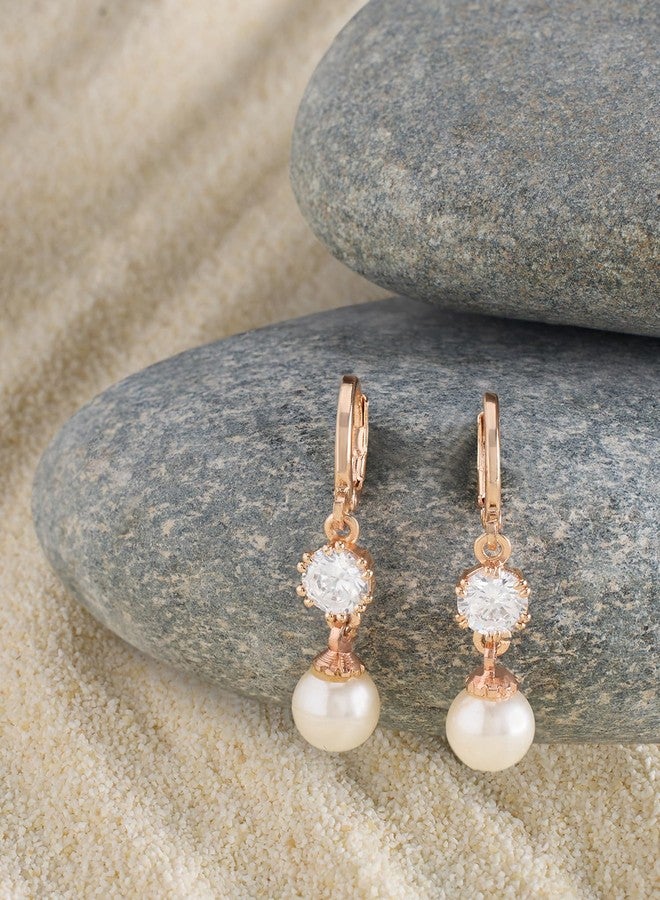 Zaveri Pearls أقراط زافيري بيرلز بلون الذهب الوردي مرصعة بالزركونيا المكعبة واللؤلؤ، مصنوعة من النحاس الأصفر للنساء - ZPFK17119 - Image 2