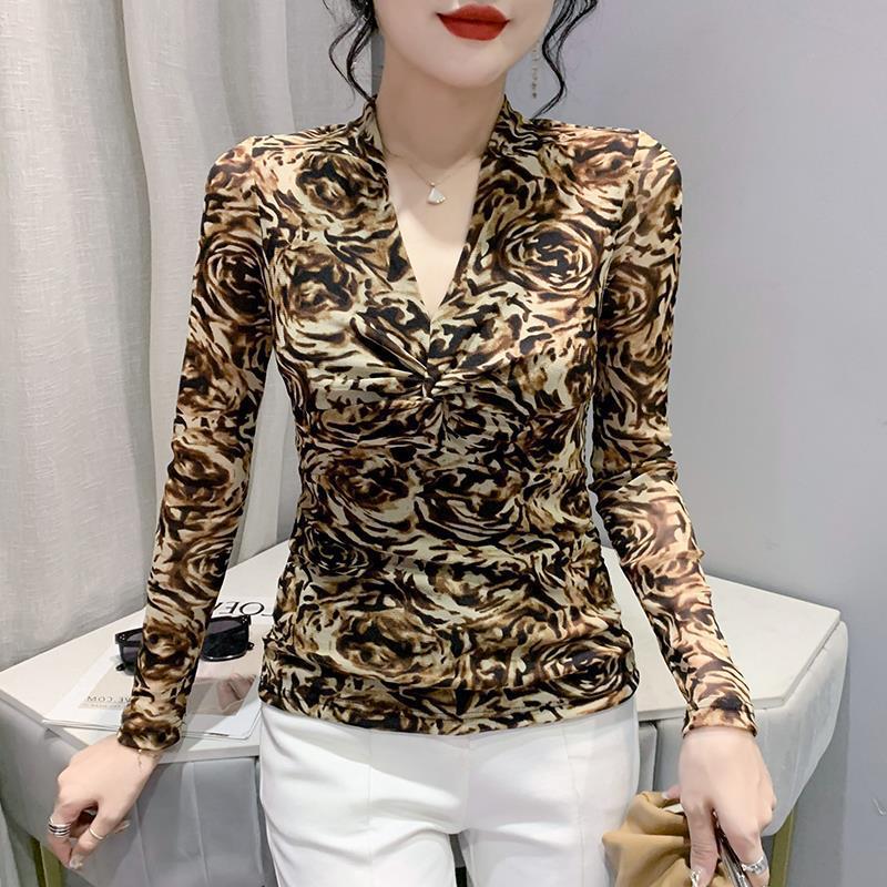 European 2025 Autumn New V-Neck Fashion Printed Mesh Long-Sleeved T-Shirt Slim-Fit Slimming All-Match Base Shirt For Women - Image 4