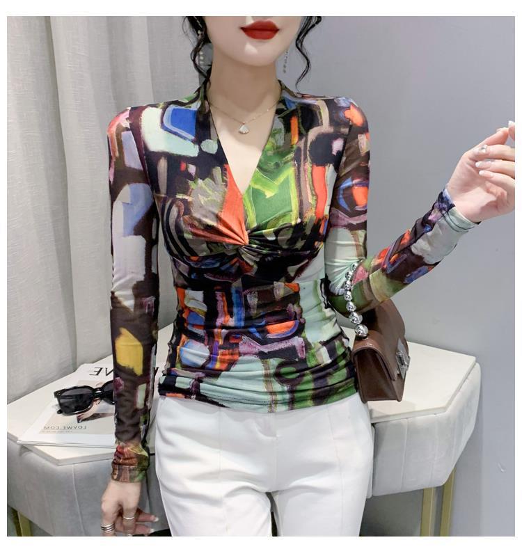 European 2025 Autumn New V-Neck Fashion Printed Mesh Long-Sleeved T-Shirt Slim-Fit Slimming All-Match Base Shirt For Women - Image 1