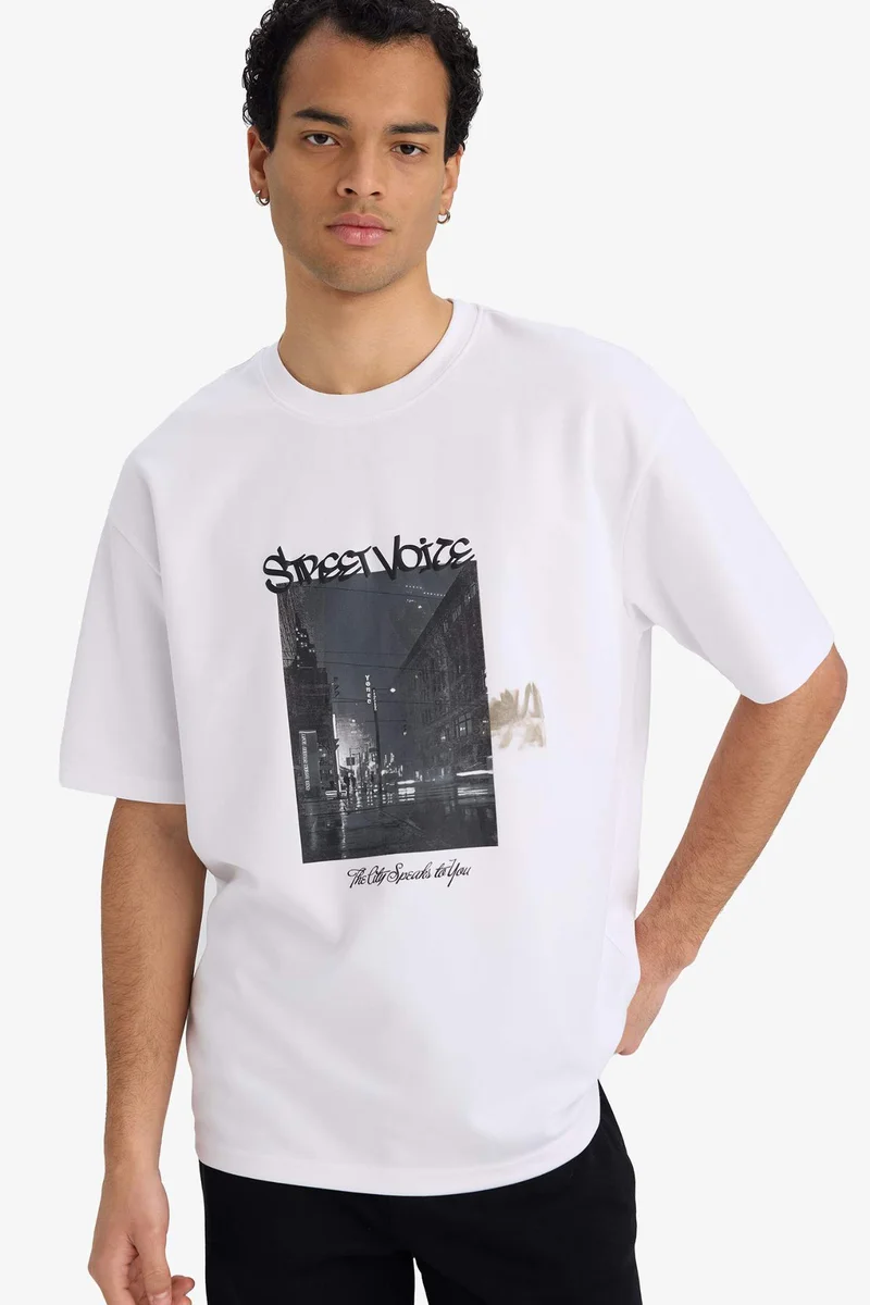 ديفاكتو Boxy Fit Crew Neck Short Sleeve T-Shirt