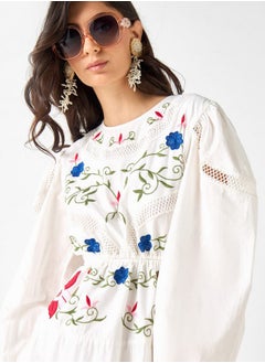 ايكونيك فستان مطرّز بأكمام طويلة من آيكونيك  - Image 4