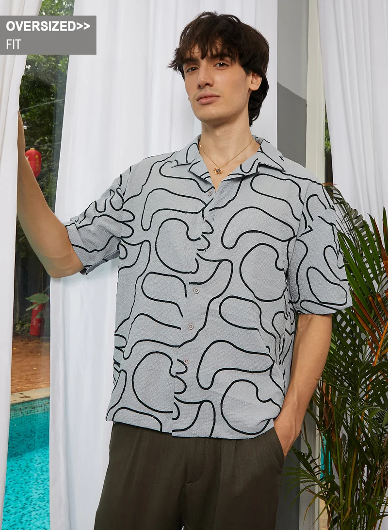 Campus Sutra Campus Sutra Men's Cloud Grey Abstract-Lined Oversized Shirt For Casual Wear | Cuban Collar | Short Sleeve | Button Closure | Oversized Shirt Crafted With Comfort Fit For Everyday Wear