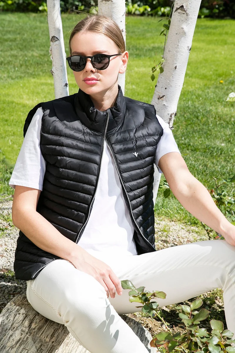 ليلا Lela Slim Fit High Collar Pocket Puffer Vest Women's Vest 497TAMARA