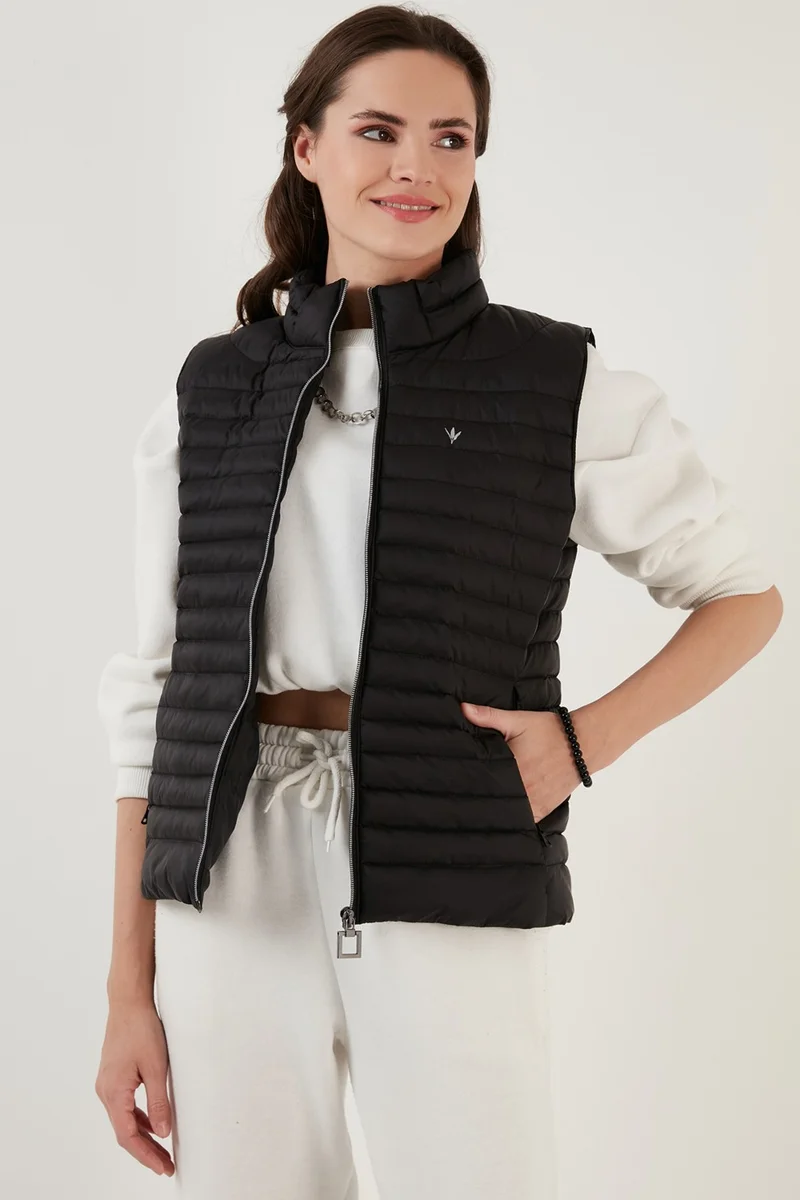 ليلا Lela Slim Fit High Collar Pocket Puffer Vest Women's Vest 497TAMARA
