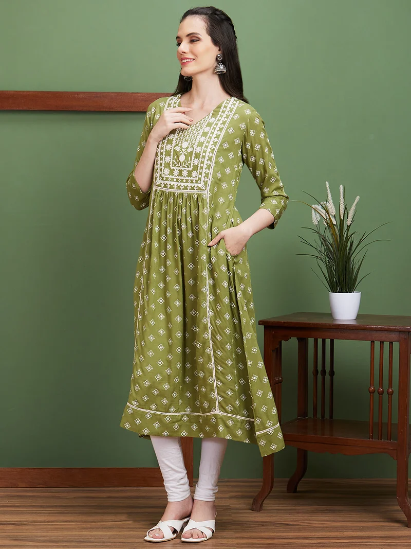 globus Globus Women Green Ethnic Motifs Embroidered Thread Work Indie Prints V-Neck Anarkali Kurta