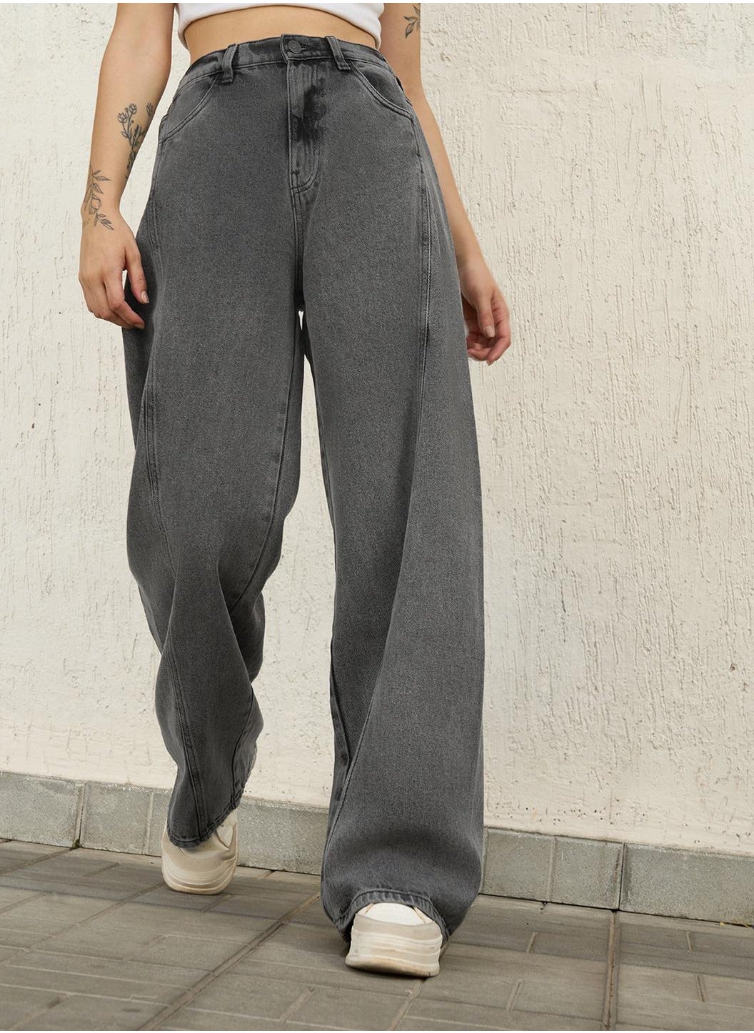 Straight Fit Grey Light Fade Jeans for Women - https://f.nooncdn.com/p/pzsku/ZC6CE9F80BBB73F79A2D7Z/45/_/1725289758/9eb06dd9-ef59-4a69-8c74-1562c687caab.jpg?format=jpg&width=original