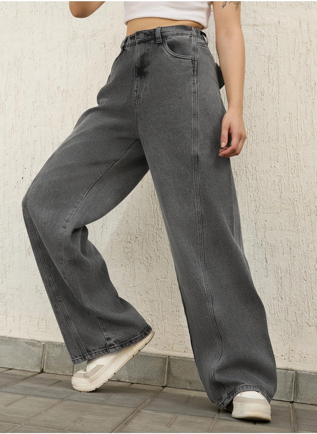 Straight Fit Grey Light Fade Jeans for Women - https://f.nooncdn.com/p/pzsku/ZC6CE9F80BBB73F79A2D7Z/45/_/1725289771/7b6fabda-0841-4053-870d-69115a5ed274.jpg?format=jpg&width=original