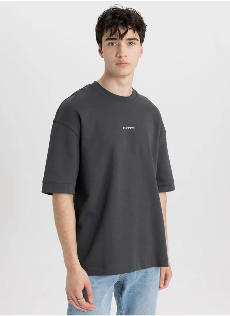 ديفاكتو Loose Fit Crew Neck Slogan T-Shirt