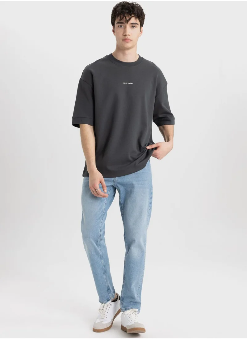 ديفاكتو Loose Fit Crew Neck Slogan T-Shirt