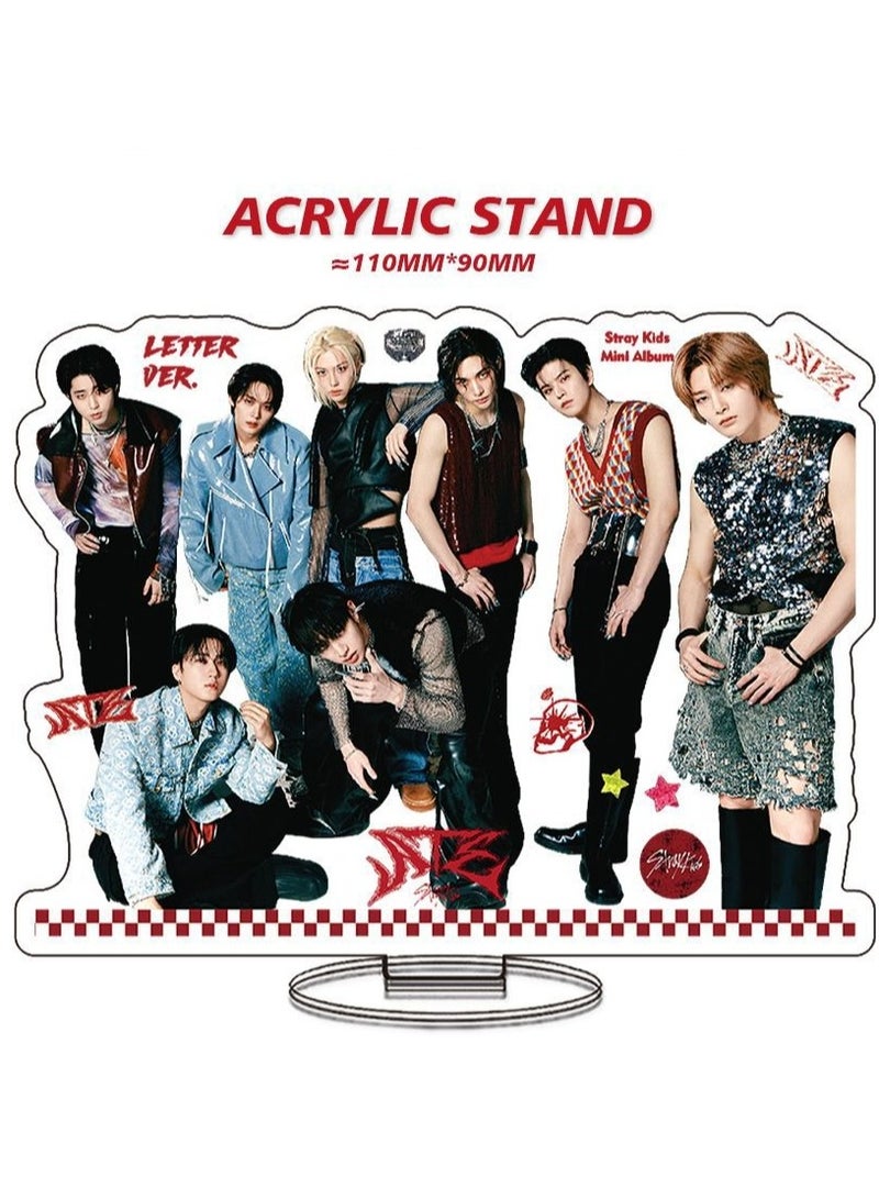 إيهوم يشتمل صندوق هدايا الألبوم الجديد لـ  ستراي كيدز على بطاقات Lomo، وسلاسل مفاتيح، وأشرطة مذكرات، وسلاسل مفاتيح، وحبال تعليق، وحاملات، وملصقات. - Image 5