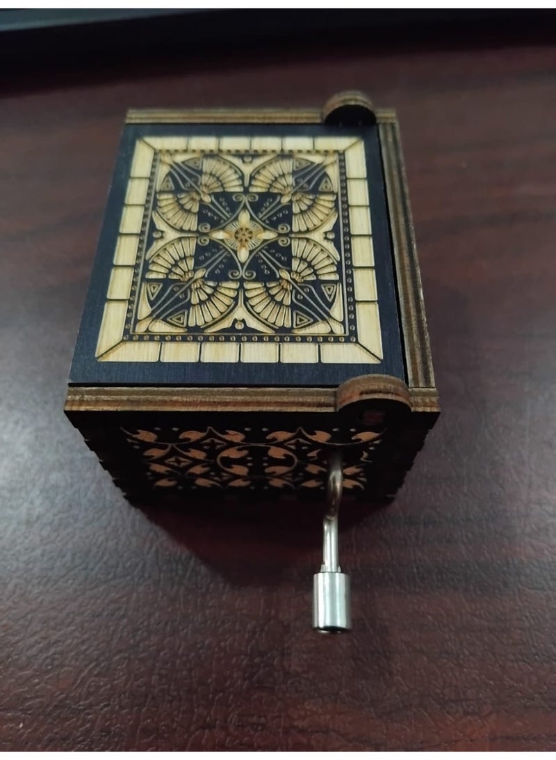صندوق موسيقى خشبي يدوي بنقوش كلاسيكية - صندوق موسيقي ديكوري يعمل بالتدوير اليدوي - Image 3