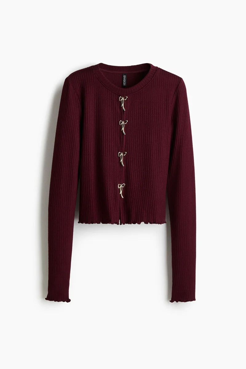 اتش اند ام بلوزة بربطة من نسيج مرن