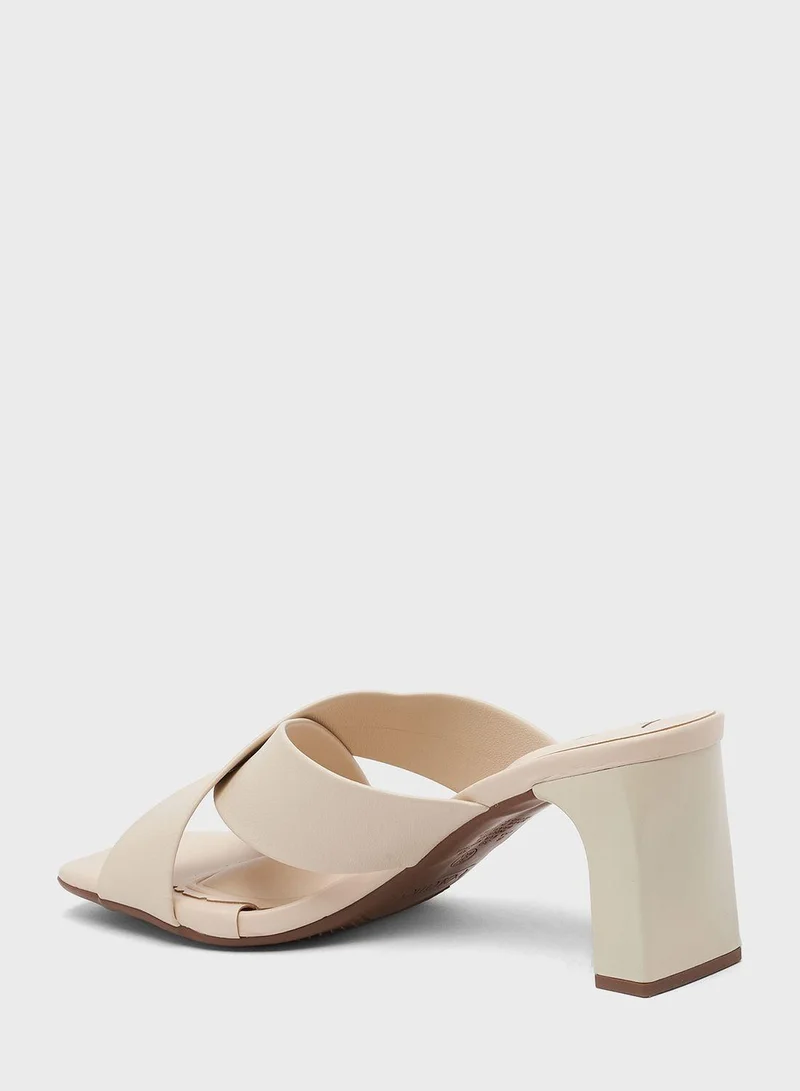 Beira Rio Kori Sandals