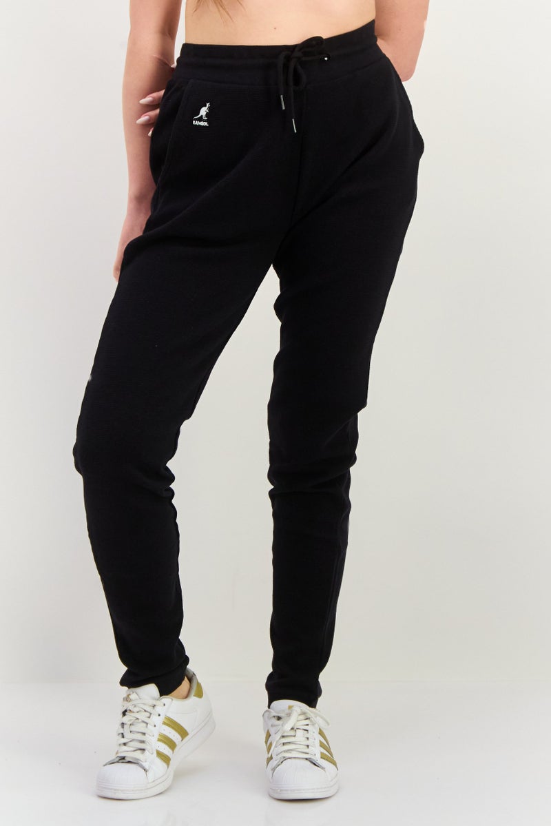 KANGOL سروال رياضي منسوج للنساء بتصميم عادي، أسود - Image 1