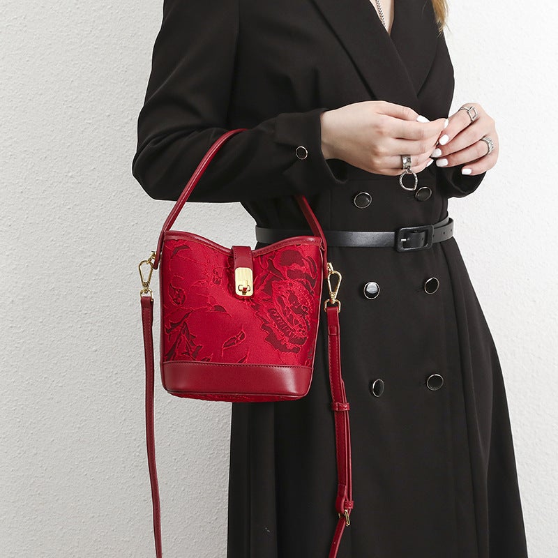 Niche New Red Bridal Bag Portable Bucket Bag Women'S Messenger Bag High-Grade Shoulder Messenger Bag Wedding Bag - Image 3