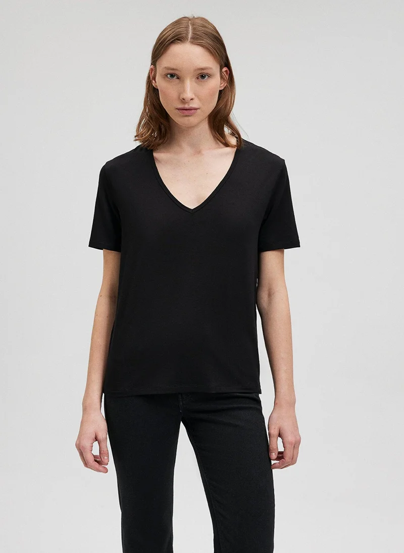 مافي V Neck Black Basic T-Shirt