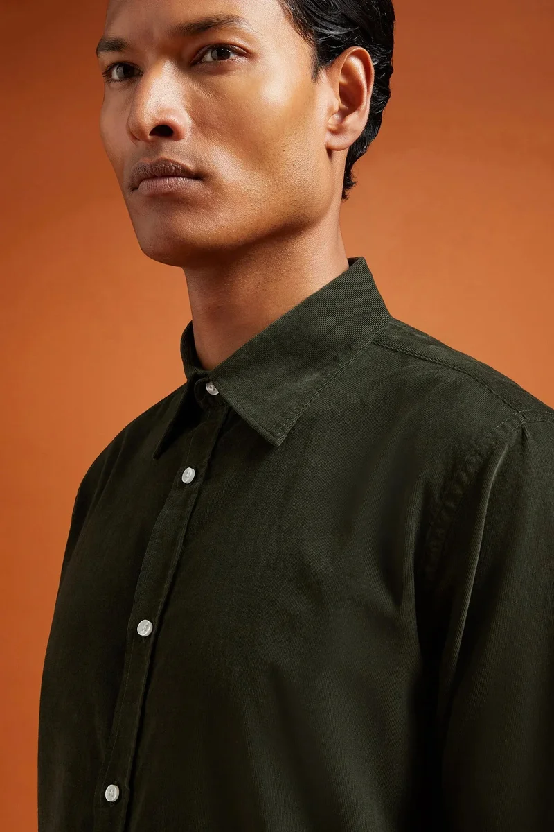 دوبل غانغر Men's comfort fit casual shirt with a classic collar in plain 100% cotton 21-wale corduroy - Military
